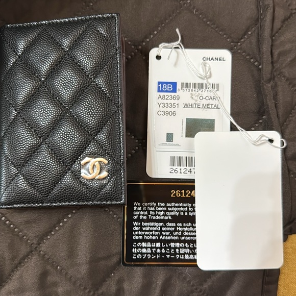 Price is firm NWT Chanel flip open card holder - Picture 7 of 9